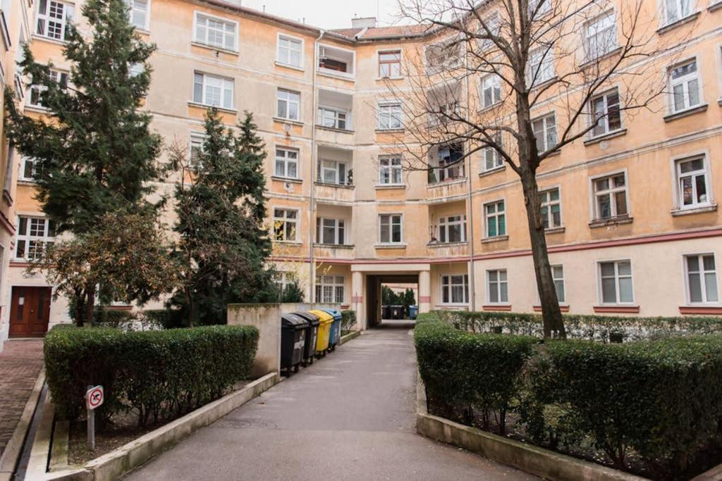 Lion Apartments In Historical Center, Bratislava Old Town Exterior foto